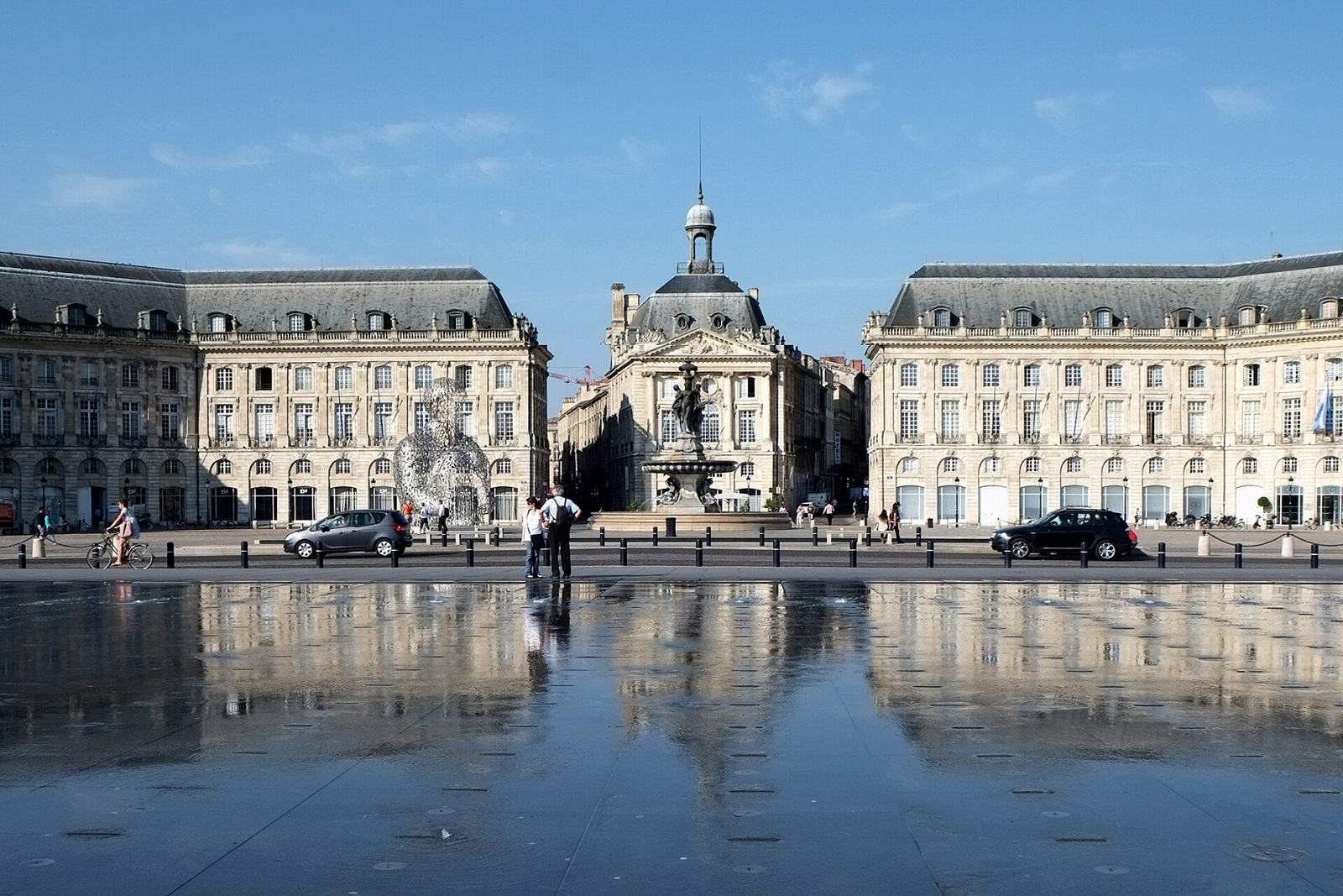 Meilleur team building à faire à Bordeaux : la place de la Bourse et le miroir d'eau